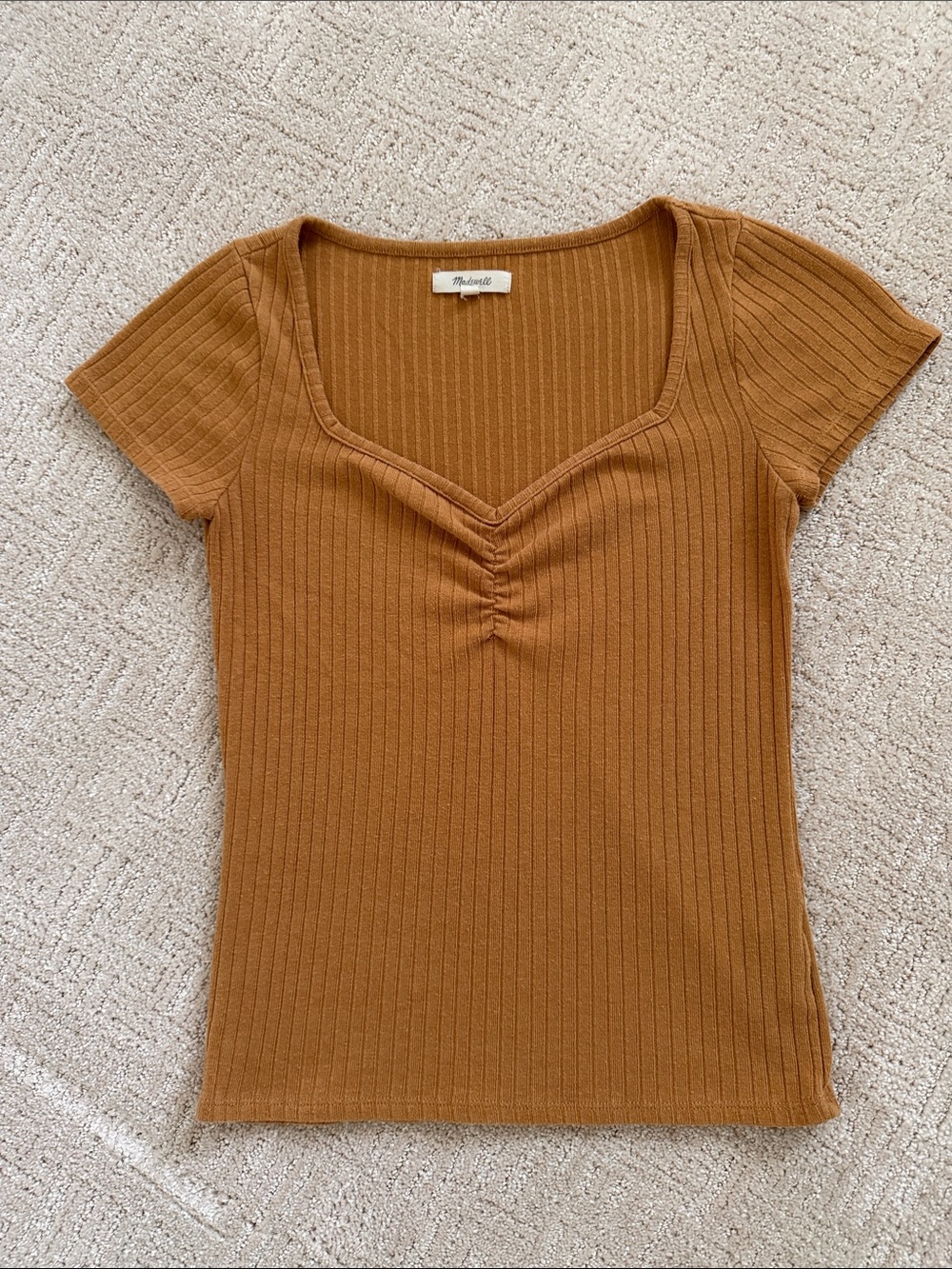 Madewell Ribbed Ruched V-Neck Short Sleeve Top in Camel Brown XS